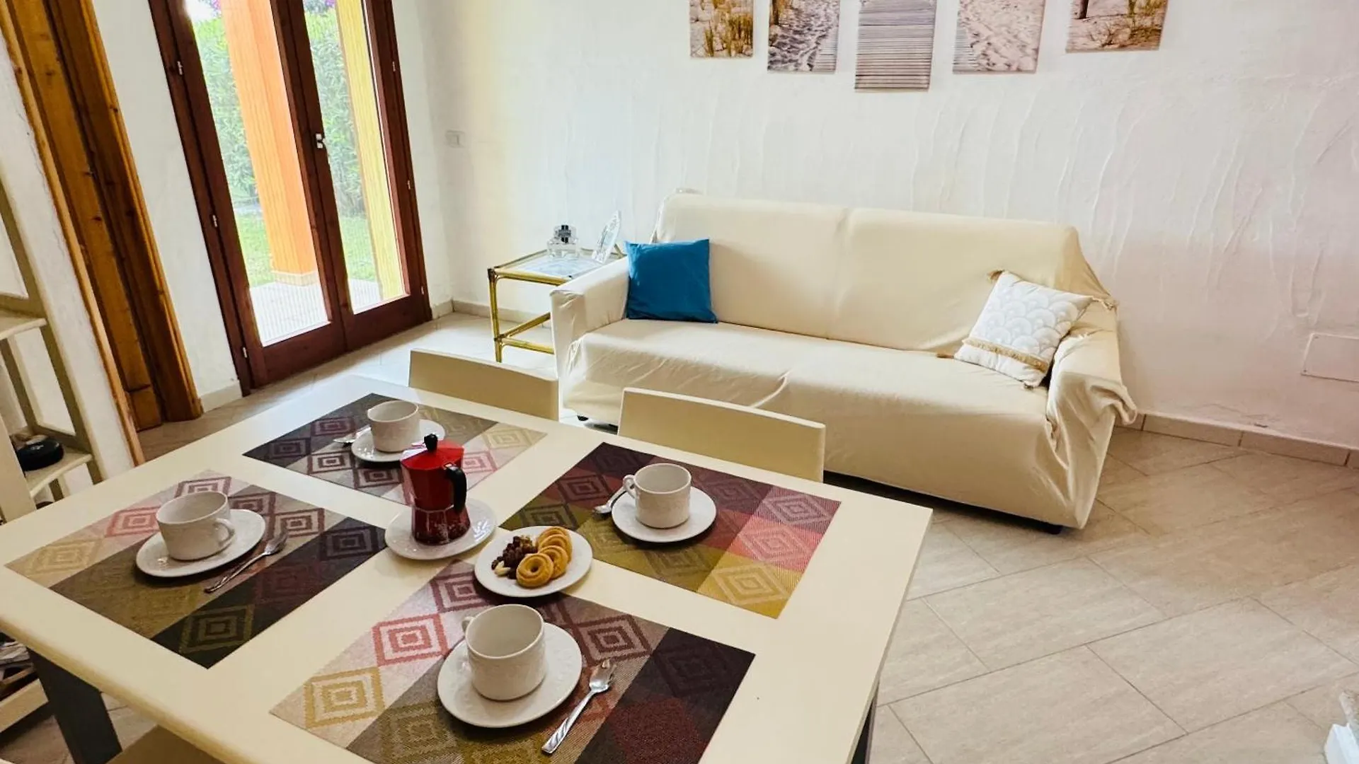 펜션 Villa Arianna - Porto Pino 산타나아레시